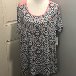 NWT LulaRoe Classic Tee